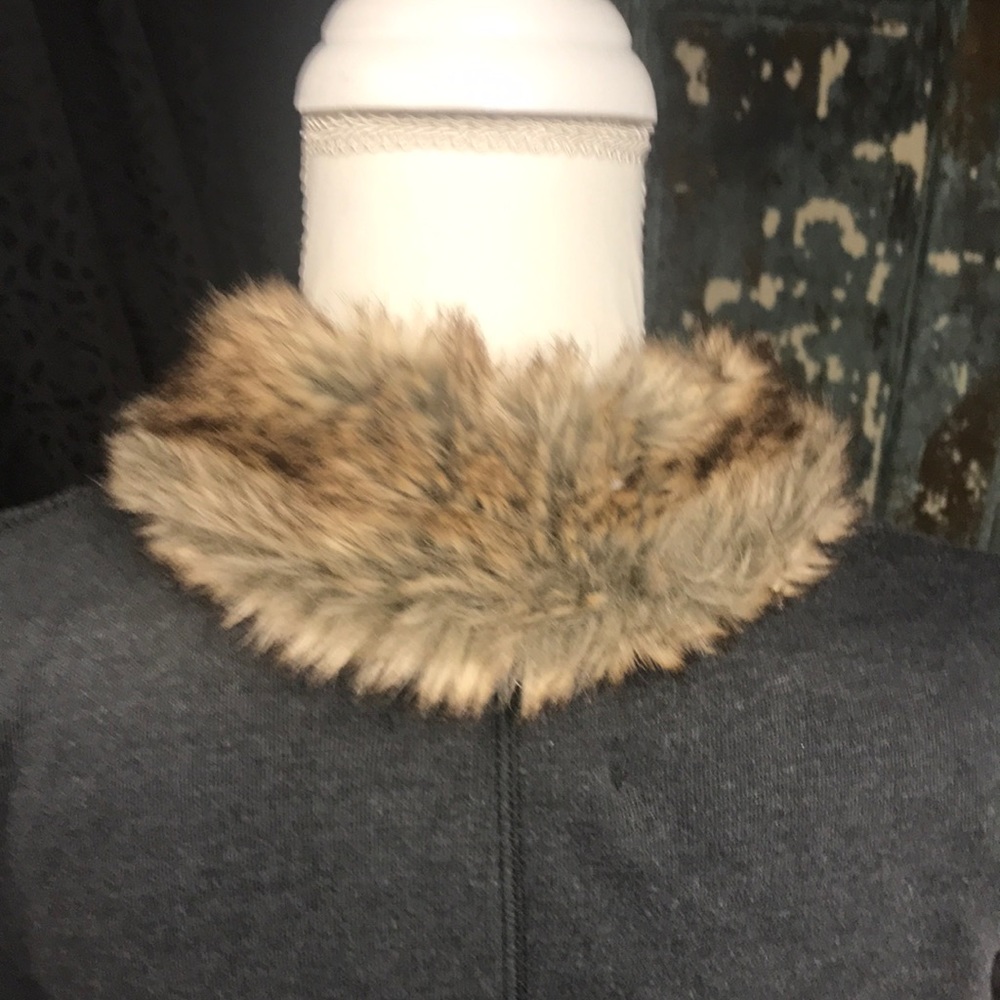 Fabulous sweater with fur collar - Picture 5 of 6